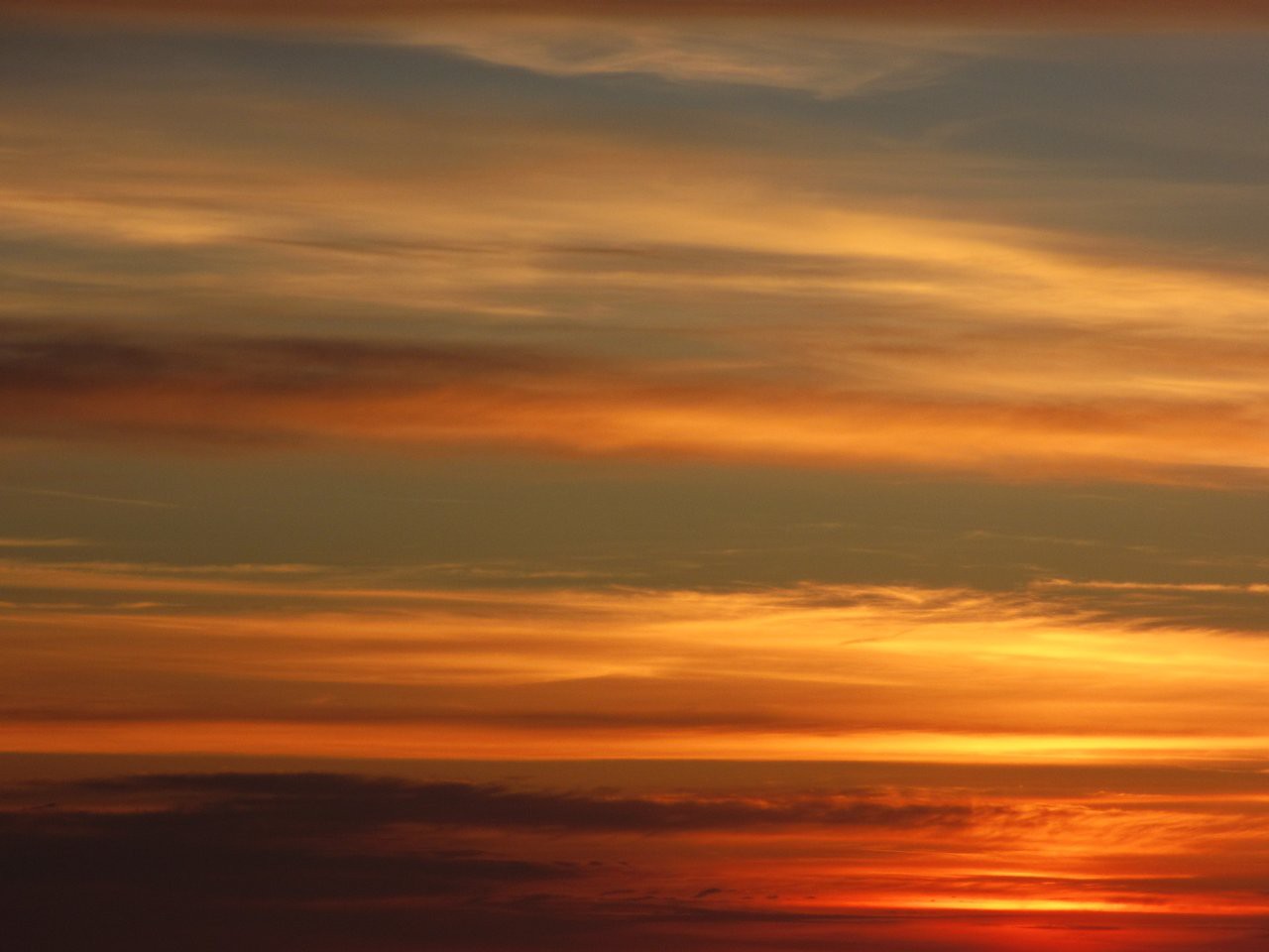Sonnenuntergang um 22h. Dunkle wurde es erst gegen Mitternacht