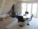 Esstisch und Kamin (den wir nicht gebraucht haben)