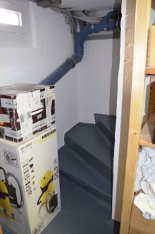Mittlerer Keller (Alte Treppe unter dem WC im Erdgeschoß)